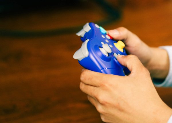 鼎冠策略 4月中国游戏出海常青榜：7款手游海外吸金过亿，腾讯“吃鸡”海外称霸，SLG手游成大赢家