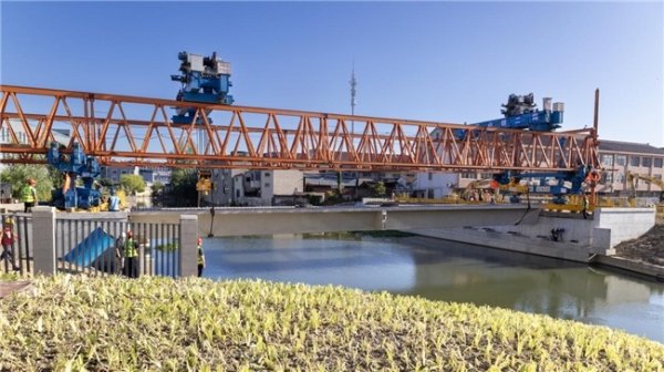 钱生财 无锡金惠路改造工程项目无畏桥箱梁架设完成