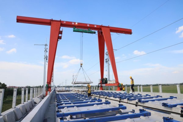 股配所 无砟轨道大干冲刺，雄商高铁为全线贯通按下“加速键”